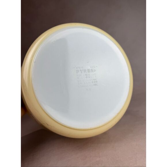 Vintage Pyrex Trailing Flowers 475-B Light Yellow Casserole Dish 2 1/2 QT - Picture 11 of 12